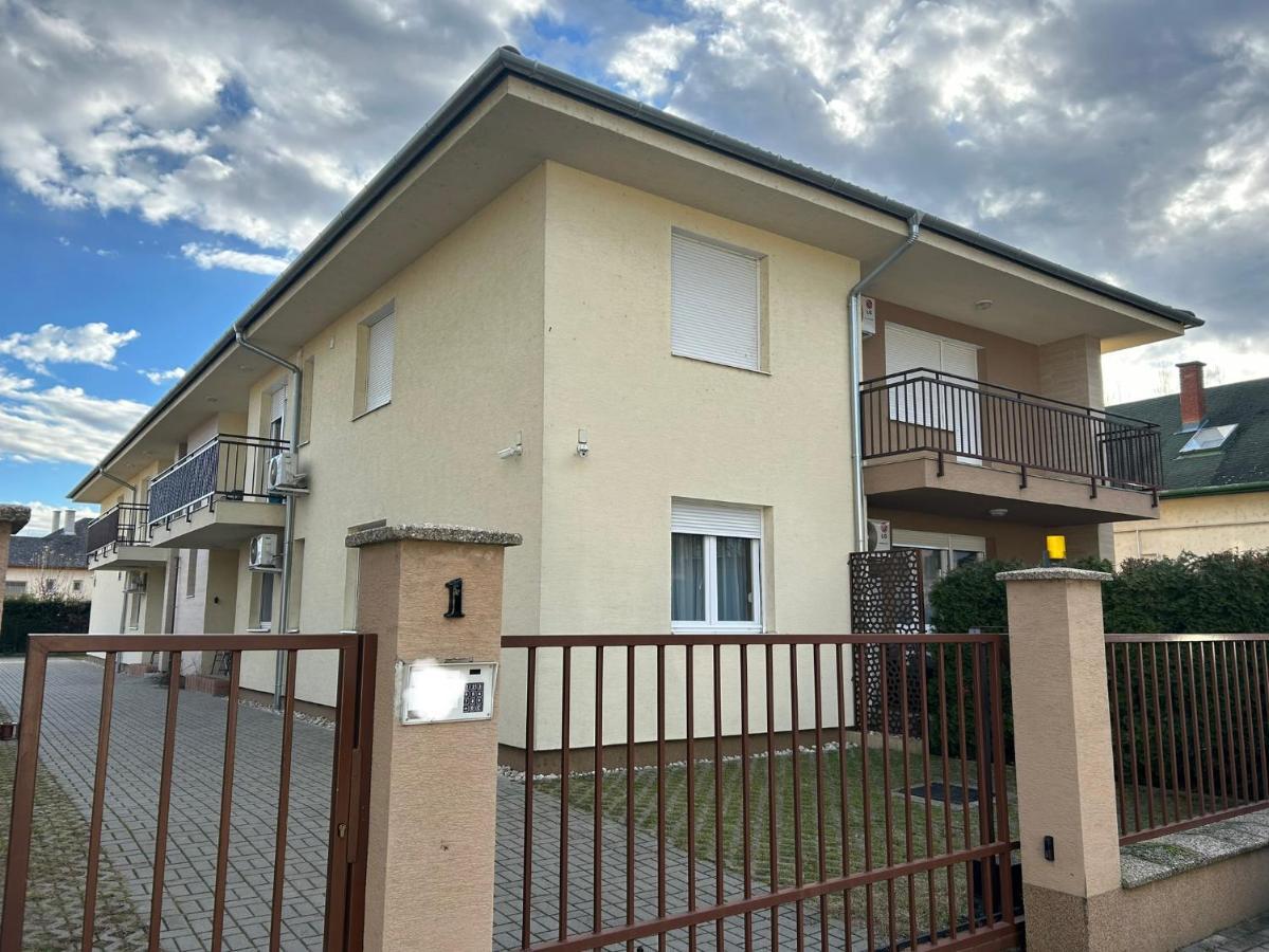 Cac Wellness Apartment Siofok Bagian luar foto