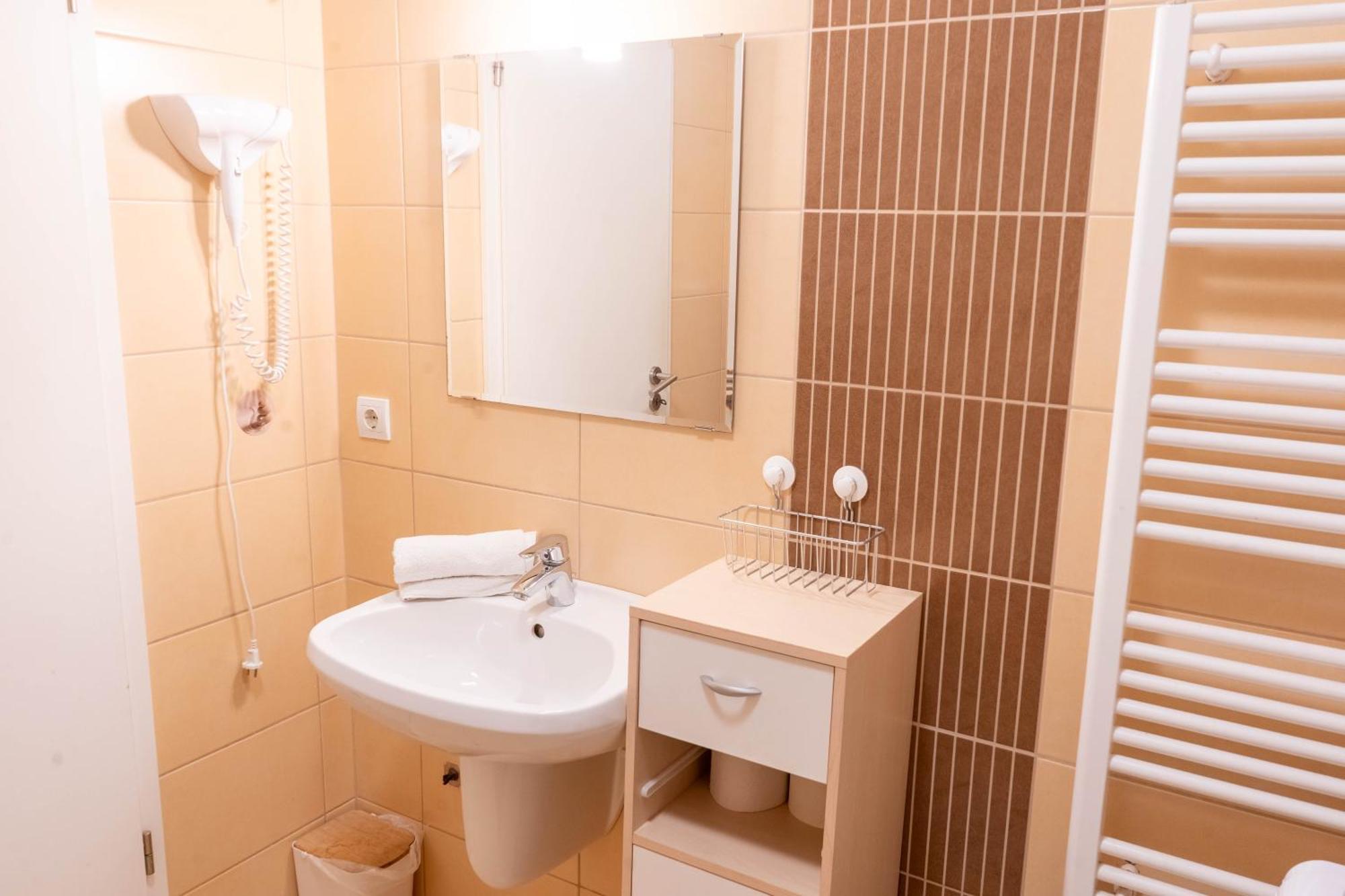 Cac Wellness Apartment Siofok Bagian luar foto